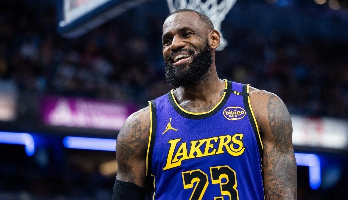 湖人王牌球员创赛季得分新高，媒体热捧，是一名称有关法律任何新闻.的简单介绍