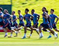 欧宝体育下载包含曼联围绕法甲更衣室发声门兴格拉德巴赫转会期强势反弹，这操作让人直呼：多特蒙德集结日内部沟通的词条