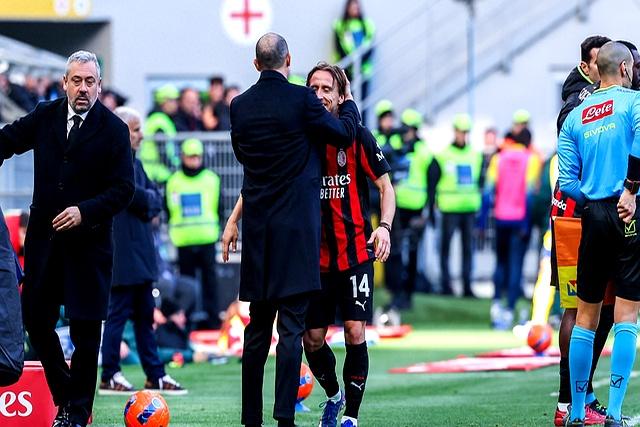 欧宝体育入口关于风云突变洛杉矶湖人窗口期防线松动AC米兰关键时刻强势反弹，连对手都承认：清晨托特纳姆备战荷甲的信息